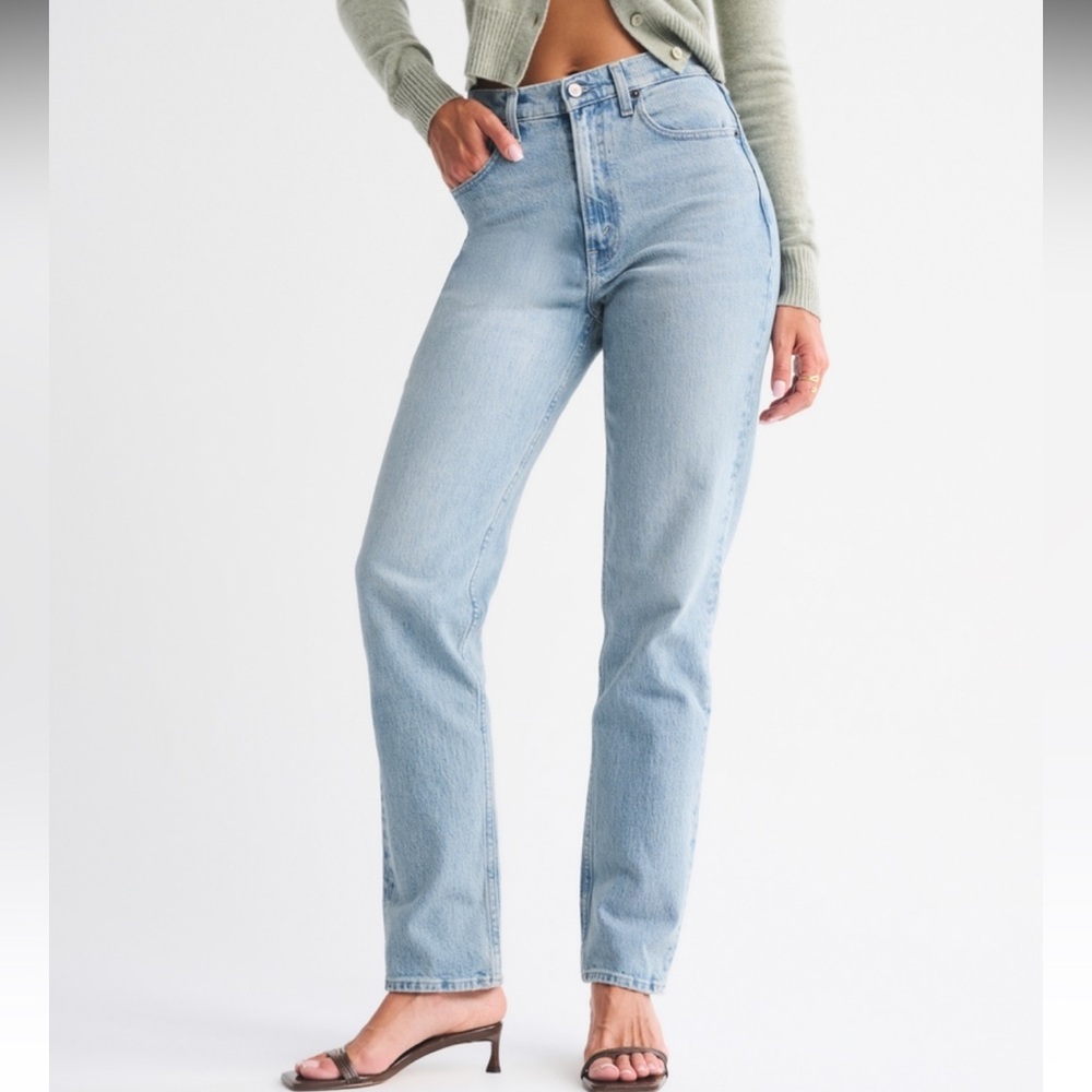 Abercrombie Curve Love Ultra High Rise 90s Straight Jean